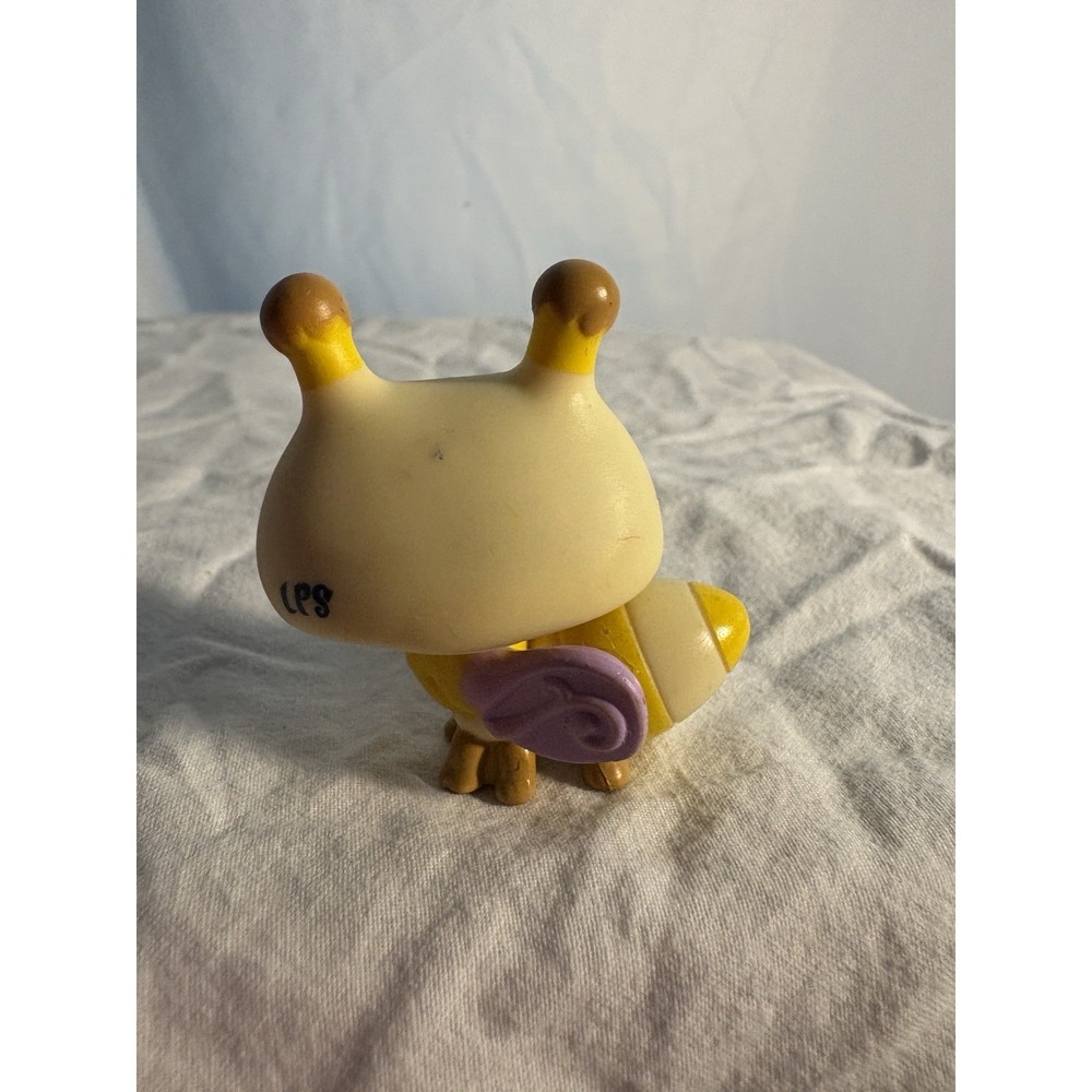 Littlest Pet Shop~#1987~Bumblebee~Cream Yellow Brown Bee LPS Spring Pets - Picture 2 of 5